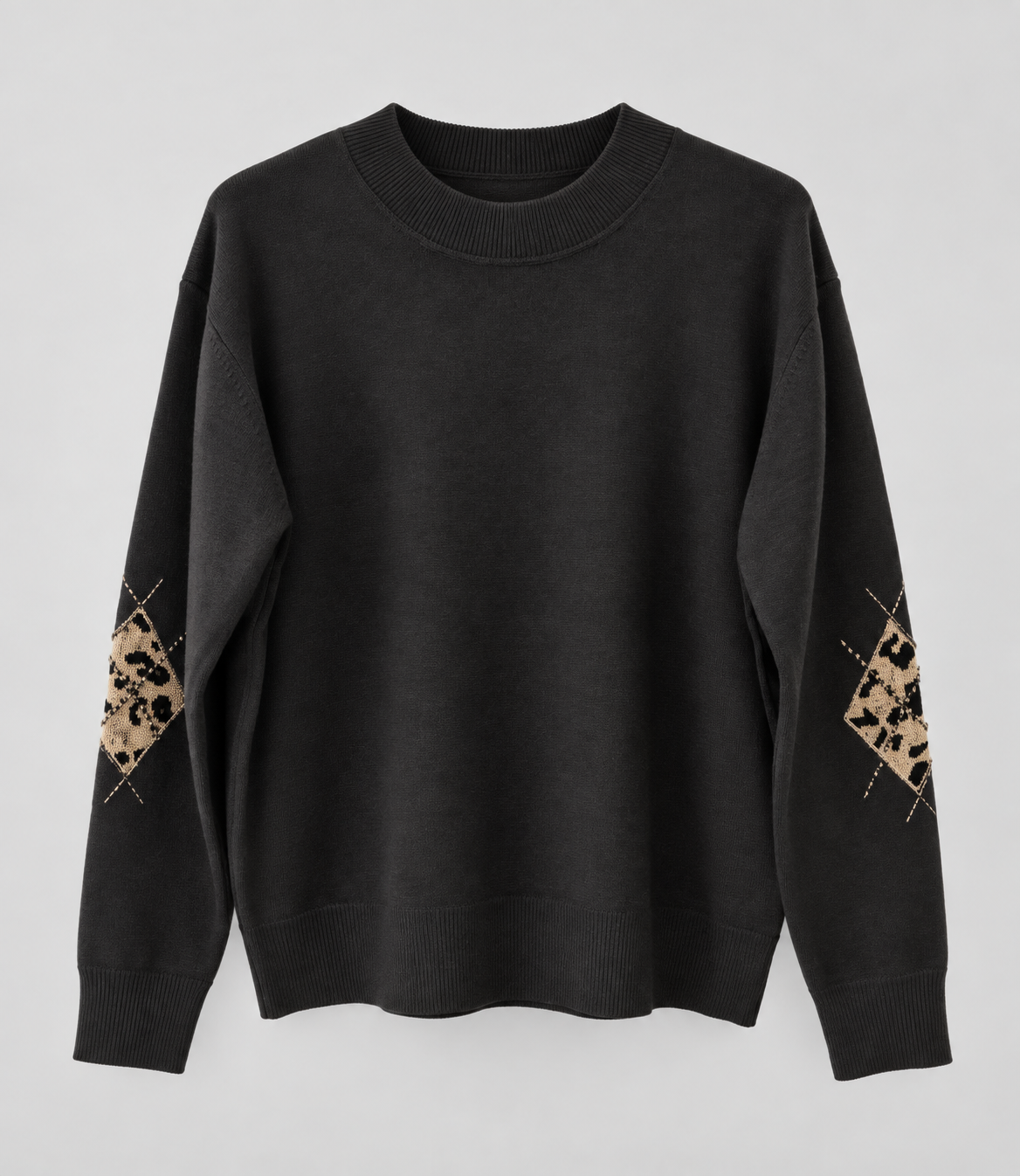Pullover mit Leo-Details & Perlen – Creme
