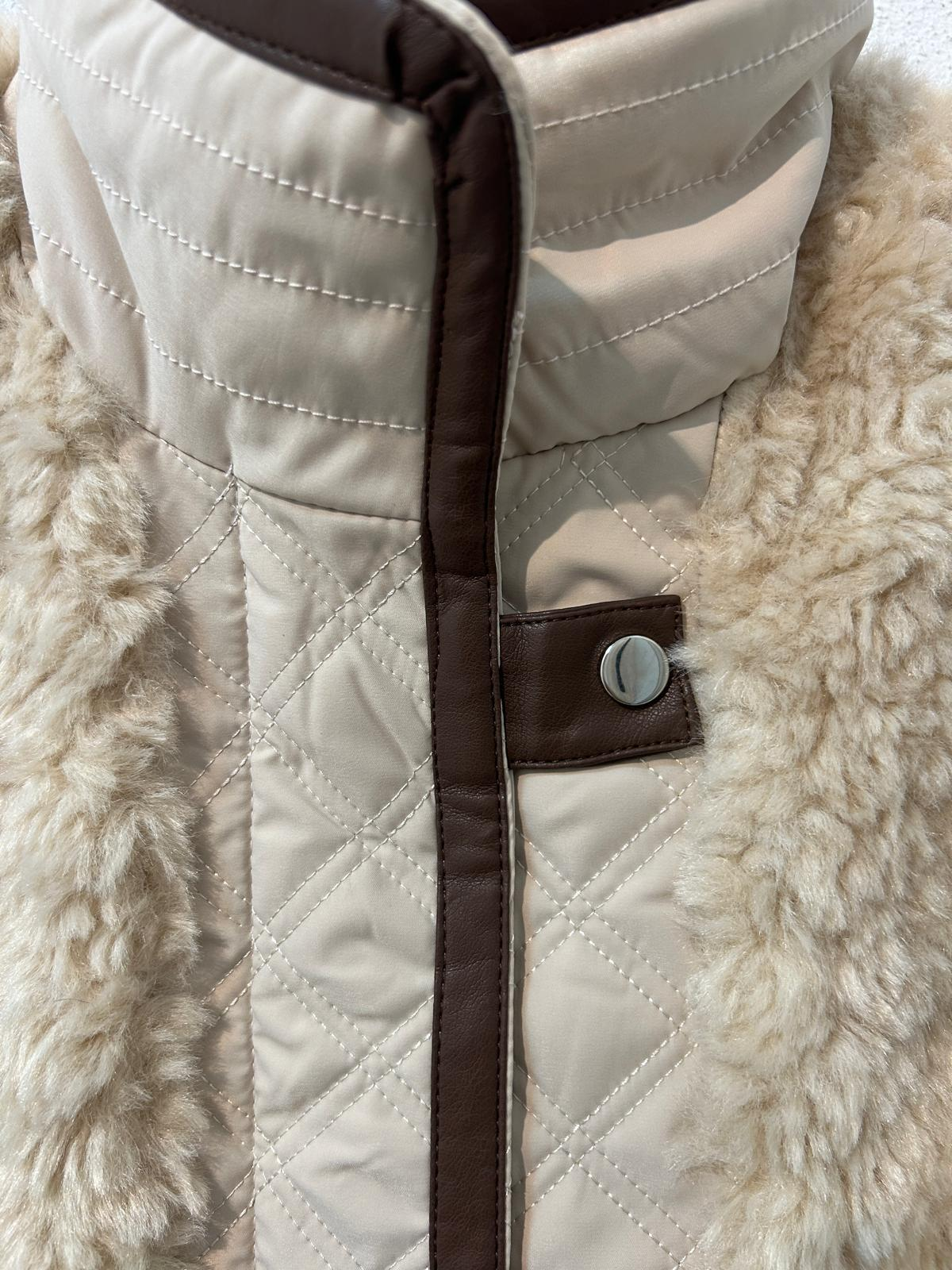 Teddyjacke mit Stepp- & Lederoptik – Creme/Braun