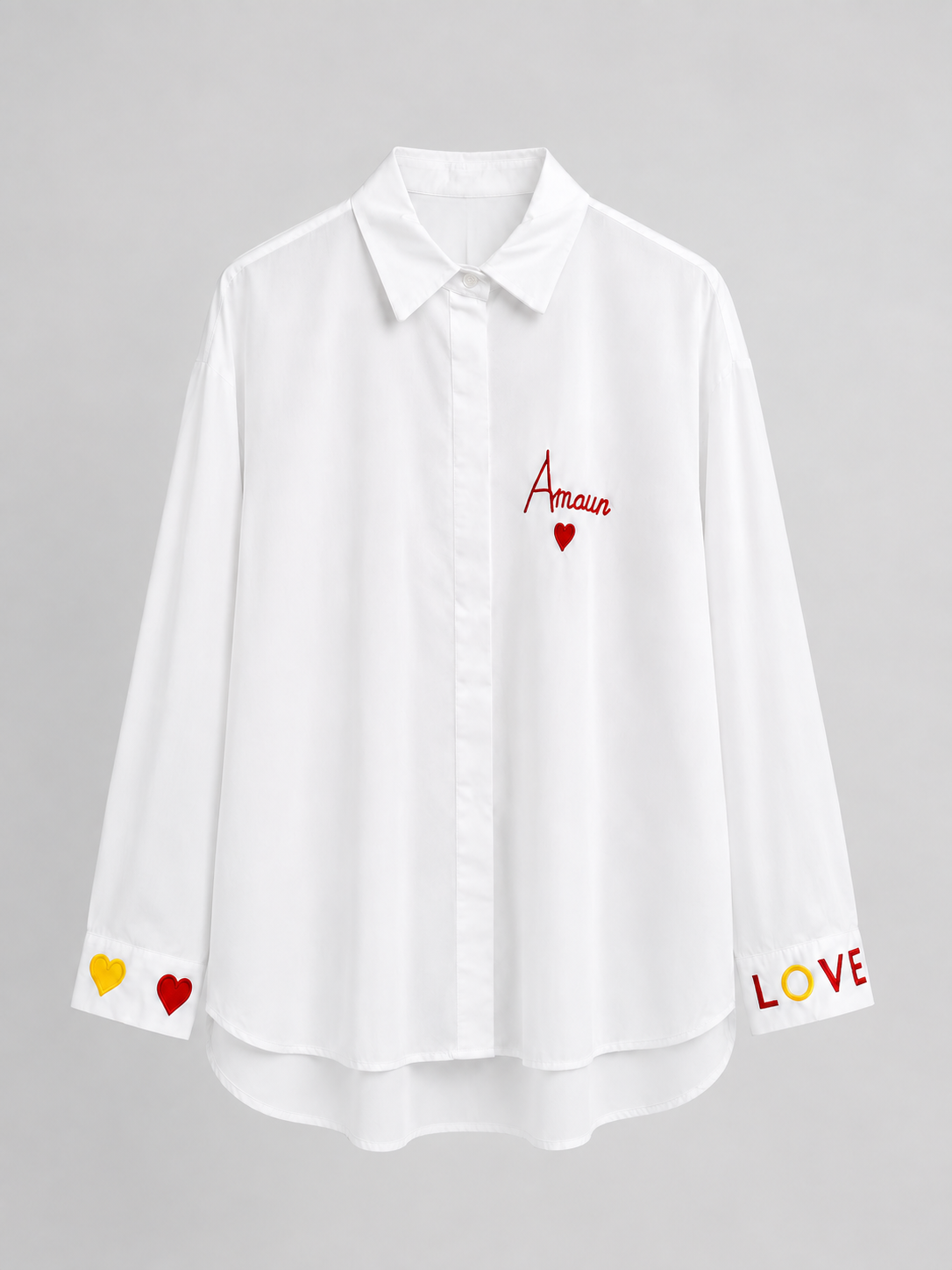 Weiße Oversize-Bluse mit Herz-Stickereien