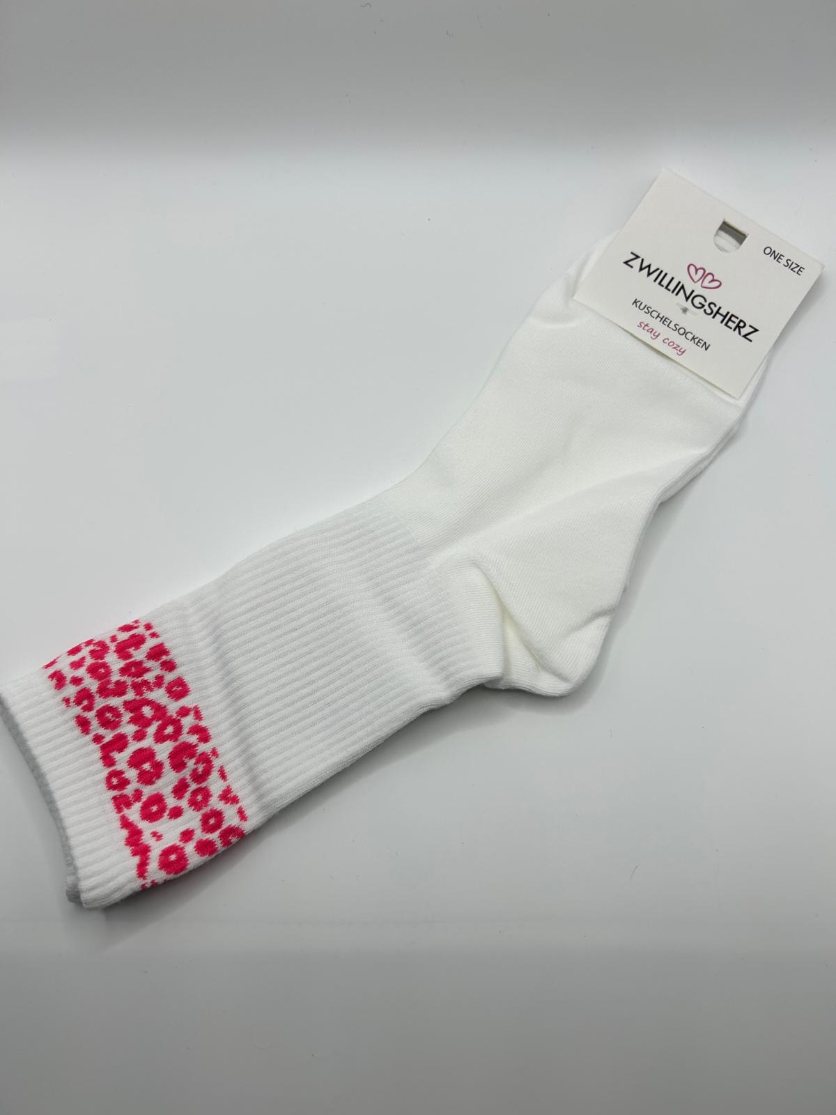 Kuschelsocken von Zwillingsherz in Weiß mit pinkem Leo-Detail