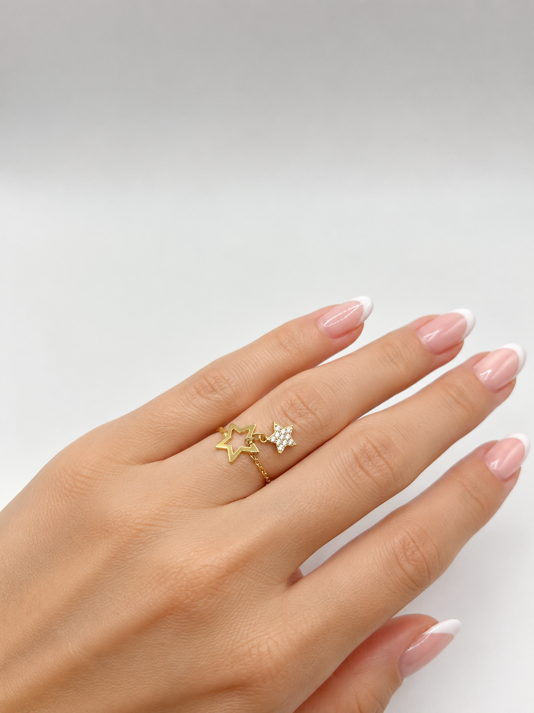 Zarter Ring mit Stern