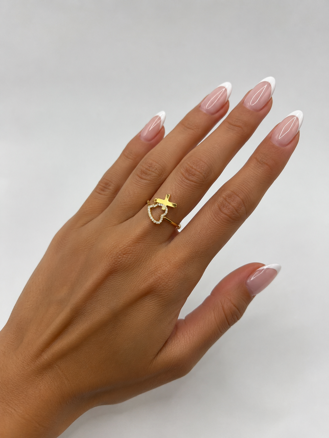Zarter Ring mit Herz